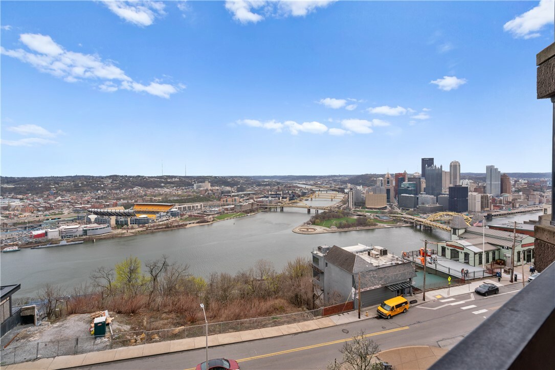 Property Photo: 1 Trimont Ln 640C PA 15211