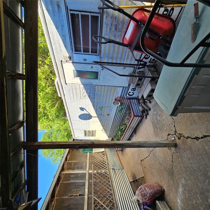 Property Photo: 106 Walnut Drive TX 78753