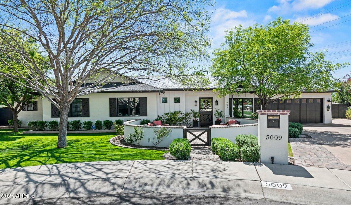 5009 E Calle Redonda --  Phoenix AZ 85018 photo