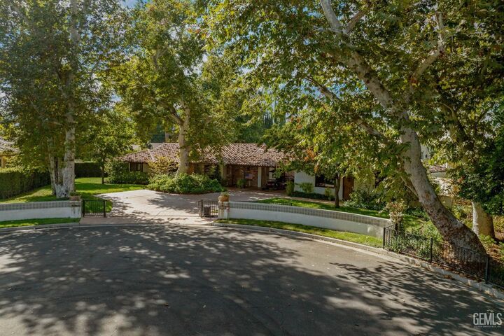 Property Photo: 6702 Edmund Way CA 93309