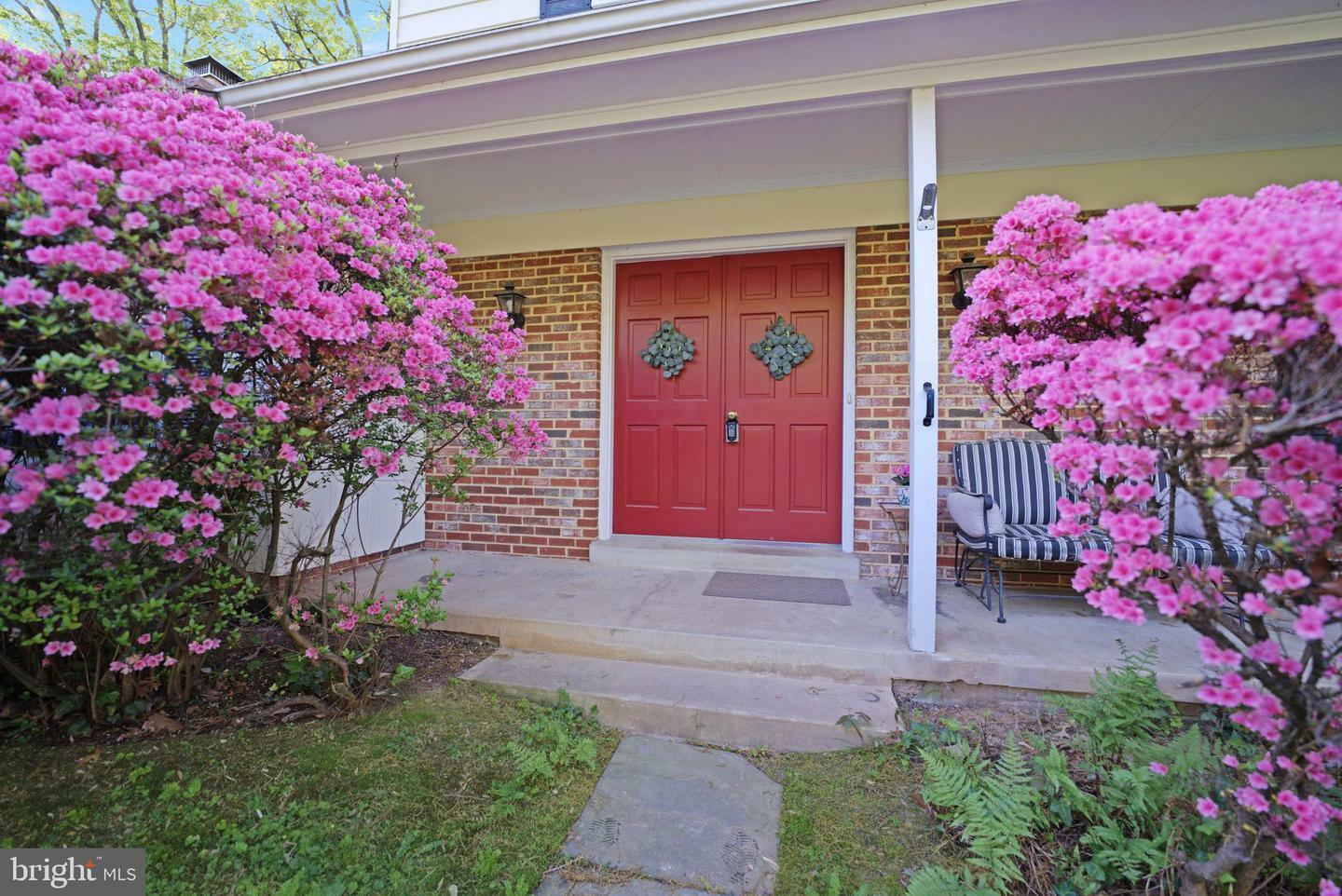 Property Photo: 12009 Vale Road VA 22124