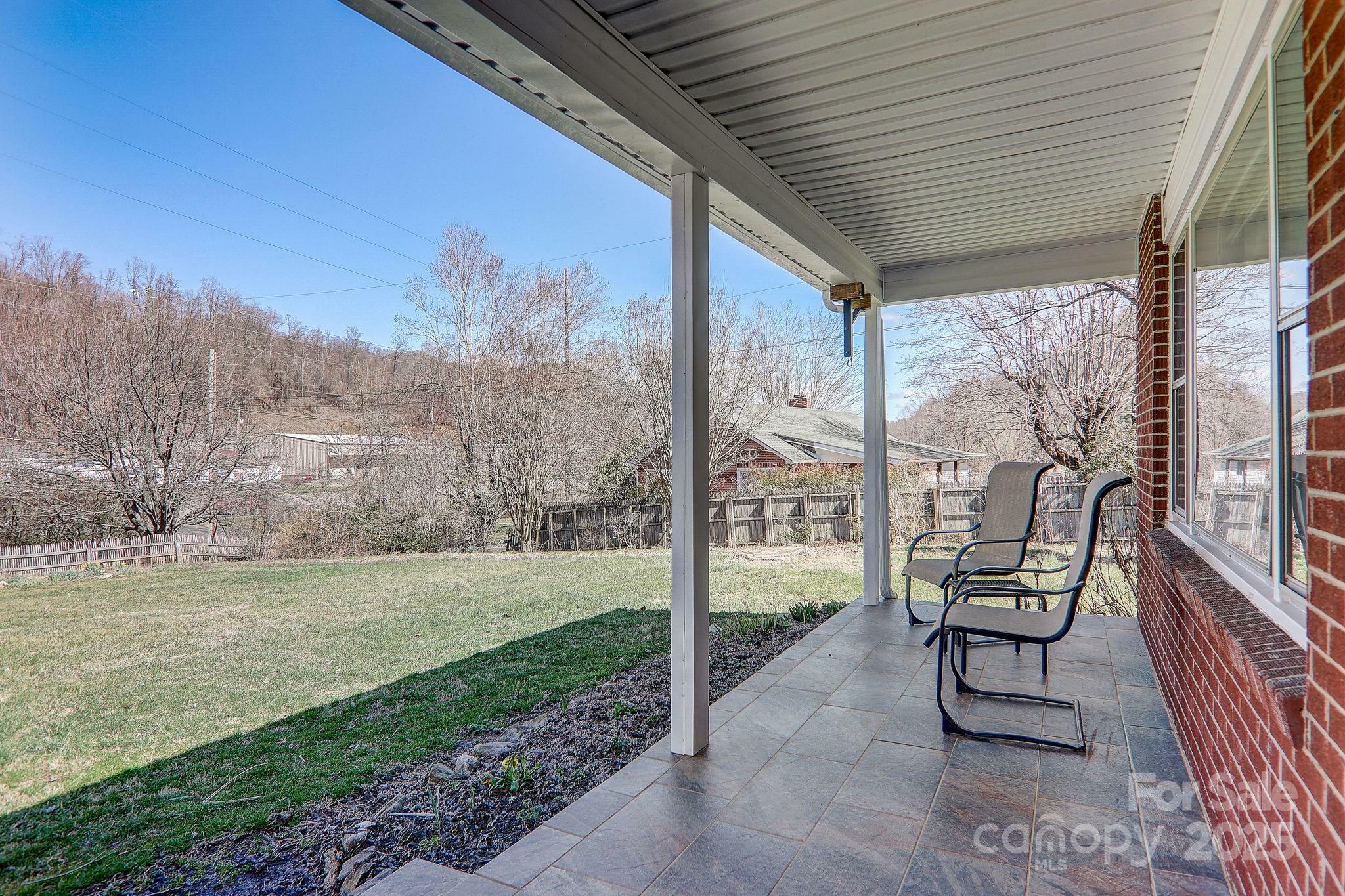 Property Photo: 2541 Dellwood Road NC 28786