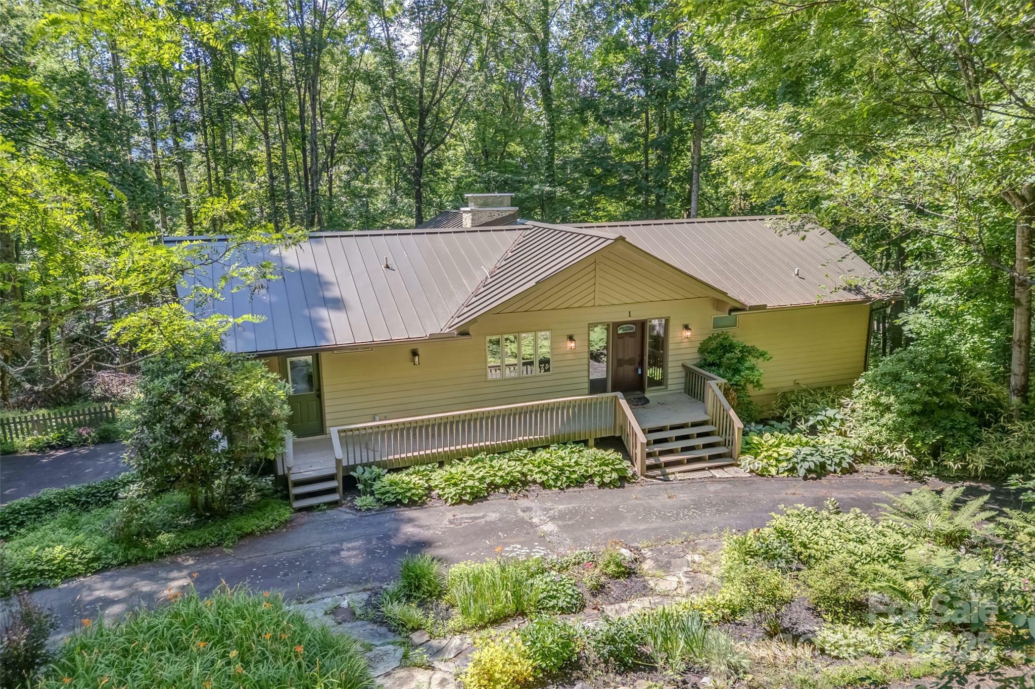 Property Photo: 1 Sleepy Hollow Drive NC 28751