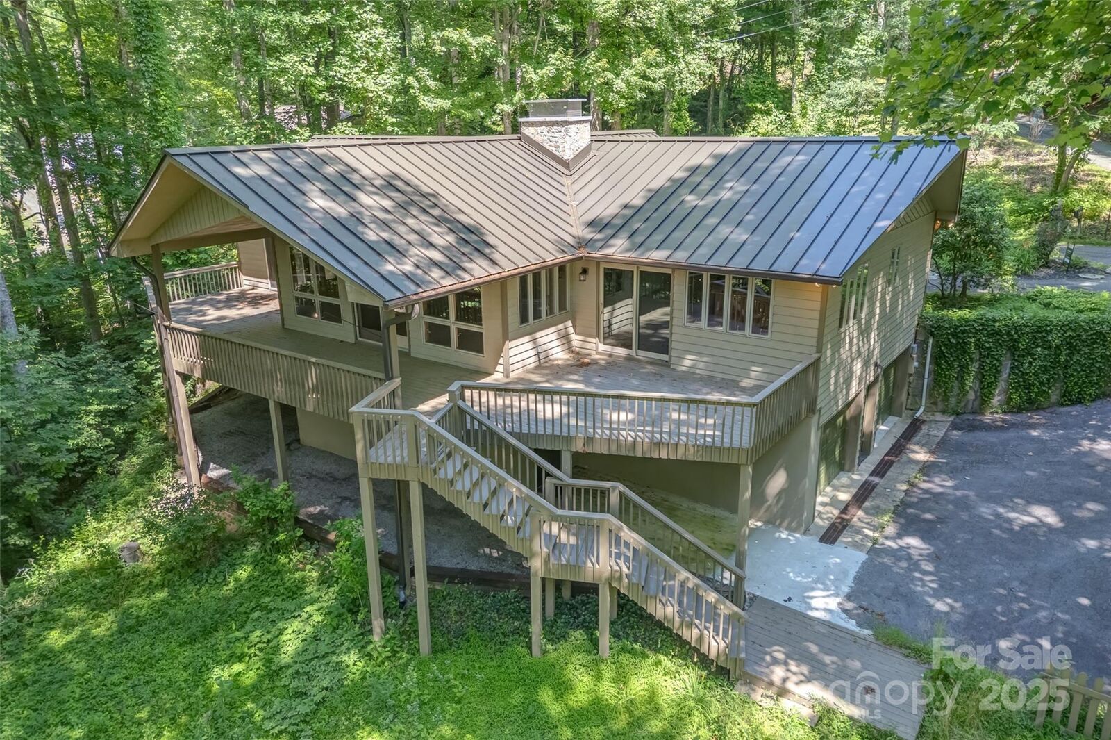 Property Photo:  1 Sleepy Hollow Drive  NC 28751 