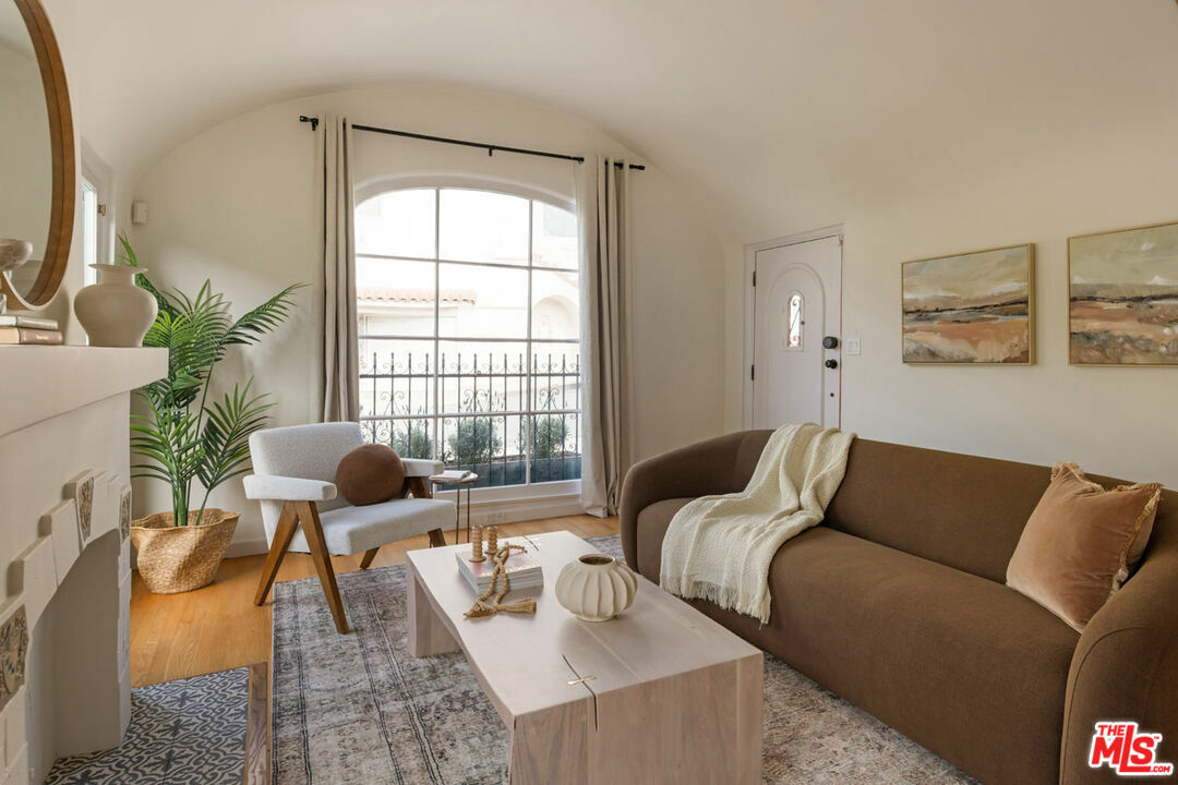 Property Photo: 3308 Hamilton Way CA 90026