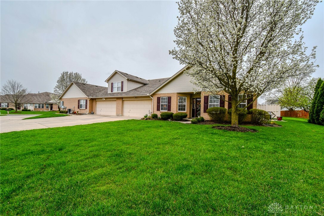 Property Photo: 4065 Twin Lakes Circle OH 45315