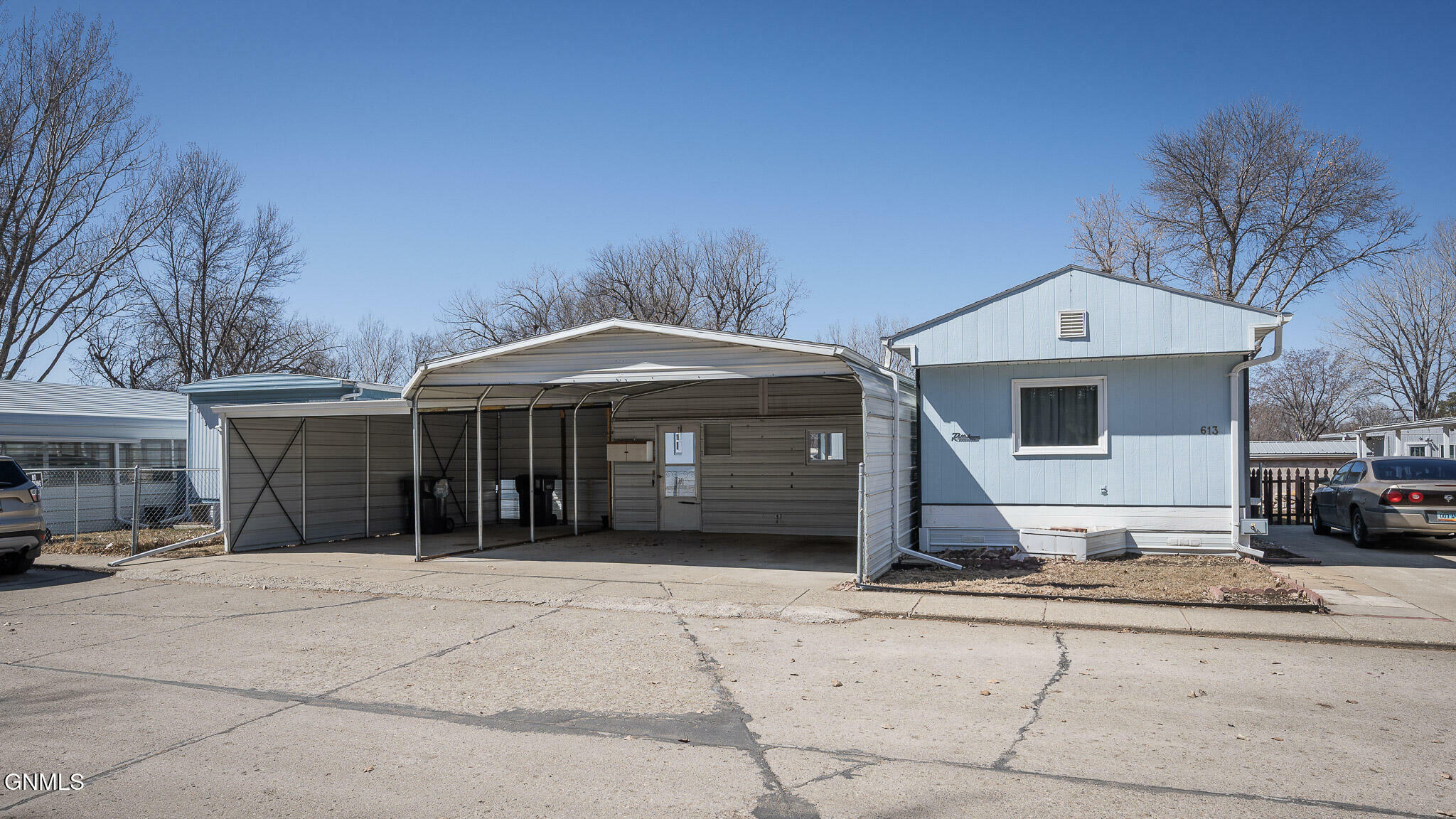 Property Photo: 613 Prairie Lane W ND 58554