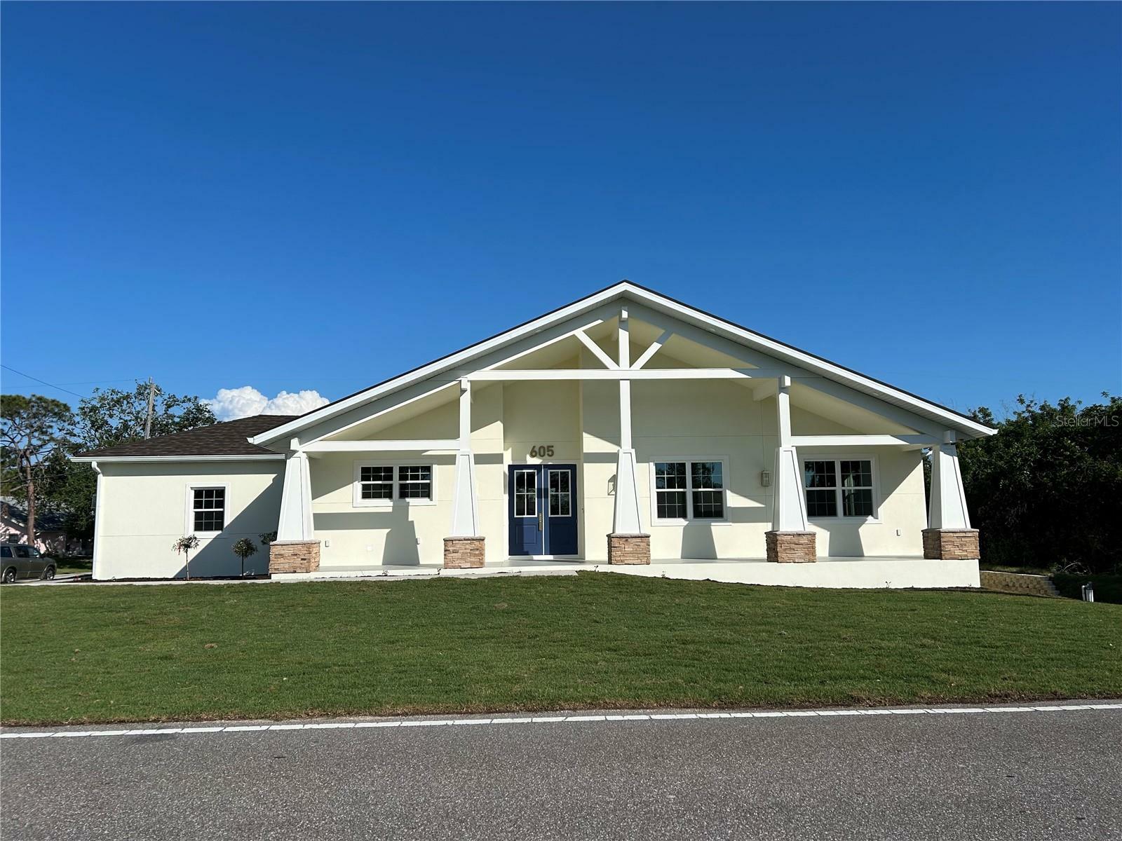 Property Photo: 605 W Baffin Drive FL 34293