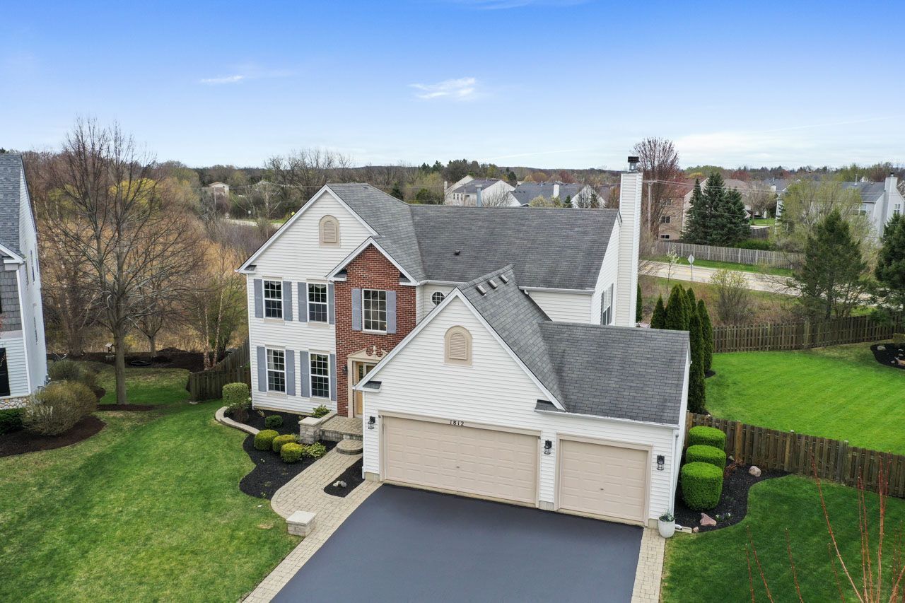 Property Photo:  1812 Northwood Court  IL 60084 