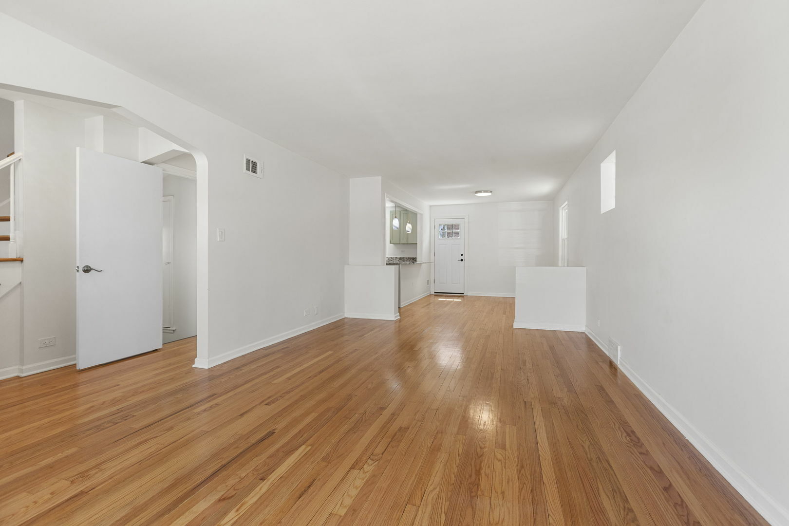 Property Photo: 2613 W Summerdale Avenue IL 60625