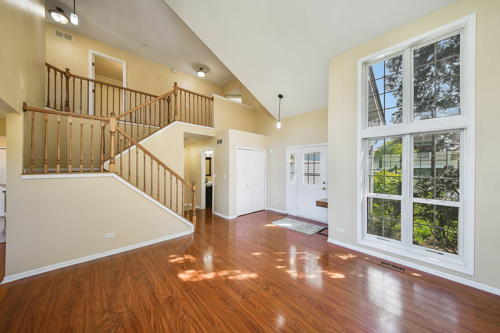 Property Photo: 434 Prairieview Drive IL 60543