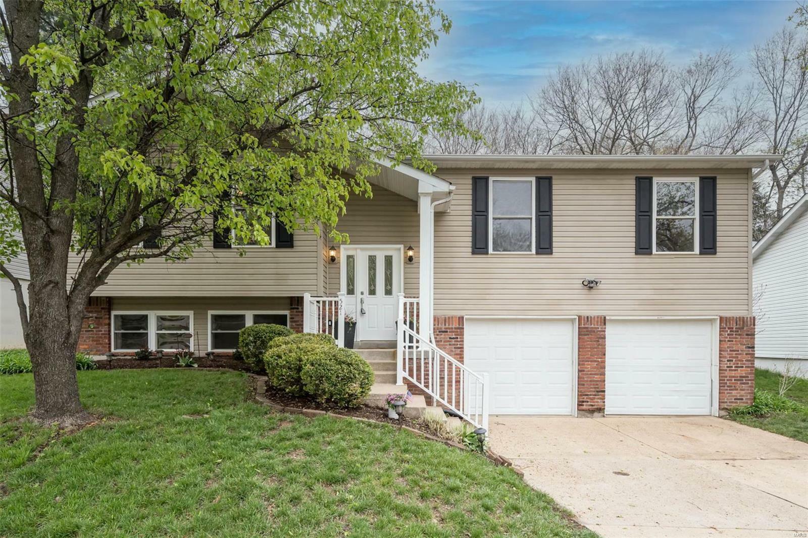 Property Photo: 521 Treetop Village Drive MO 63021