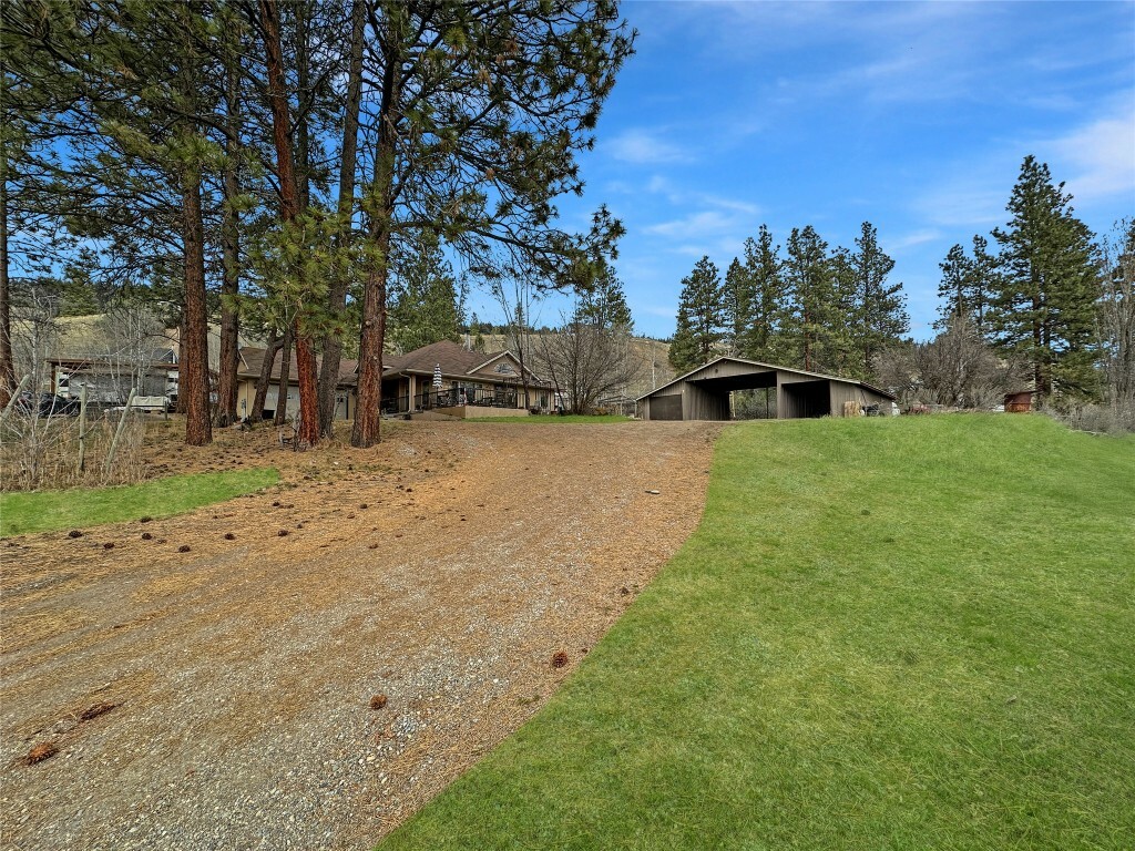 Property Photo: 200 Lind Road BC V0X 1W0