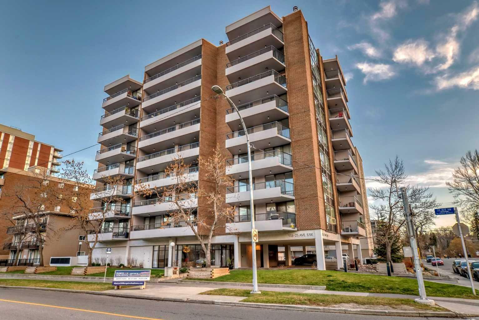 Property Photo: 133 25 Avenue SW 4B AB T2S 0K8