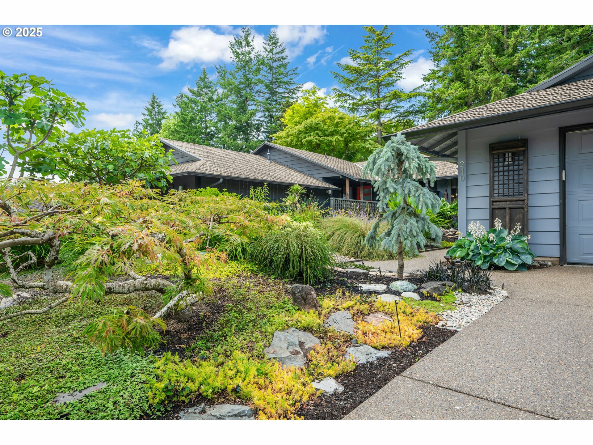 Property Photo: 240 Greenridge Dr OR 97035