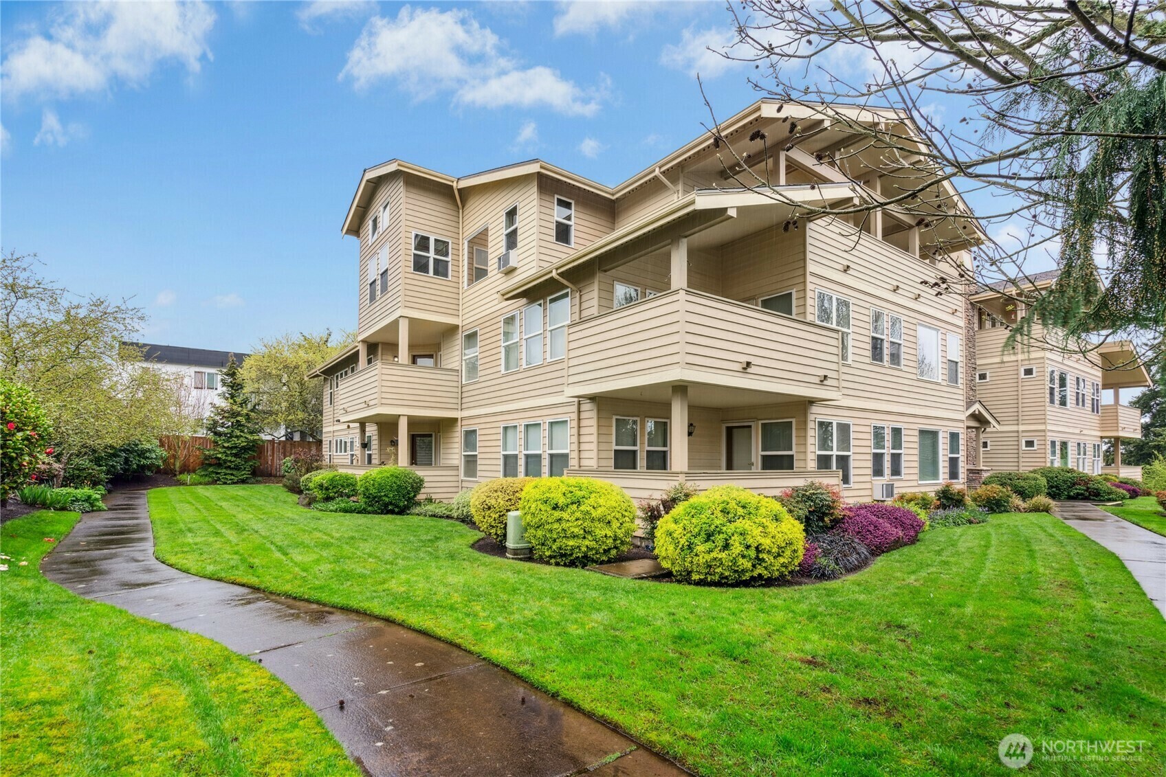 Property Photo: 430 SW 156th Street 202 WA 98166