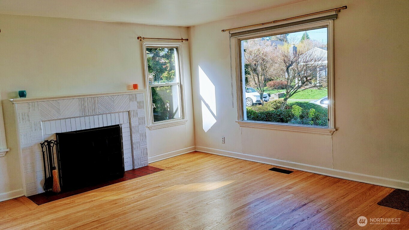 Property Photo: 5022 48th Avenue NE WA 98105
