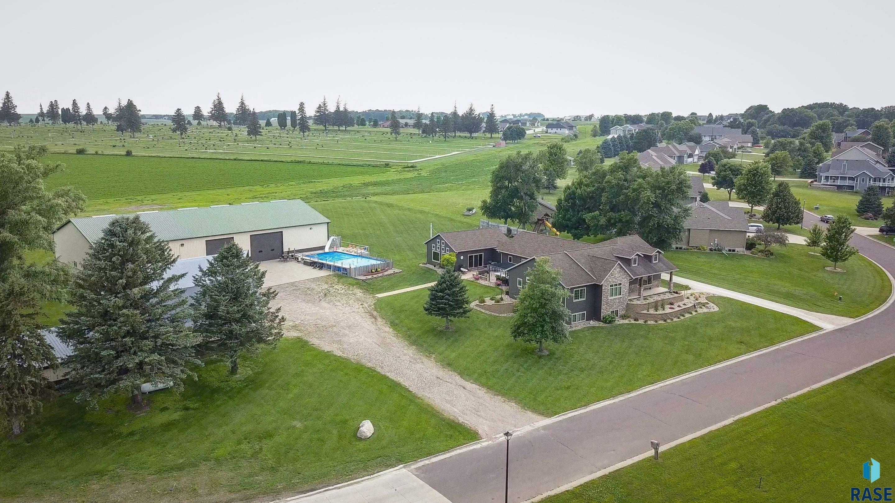 Property Photo: 403 Mill Pond Rd IA 51246