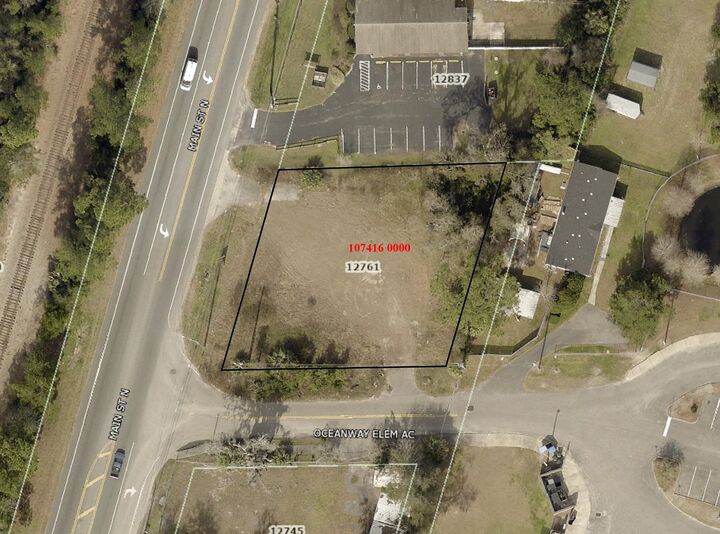 Property Photo: 12761 N Main St FL 32218