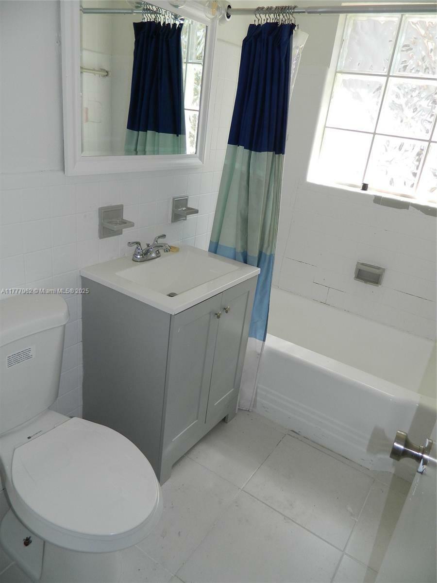 Property Photo:  930 SW 29th Way  FL 33312 