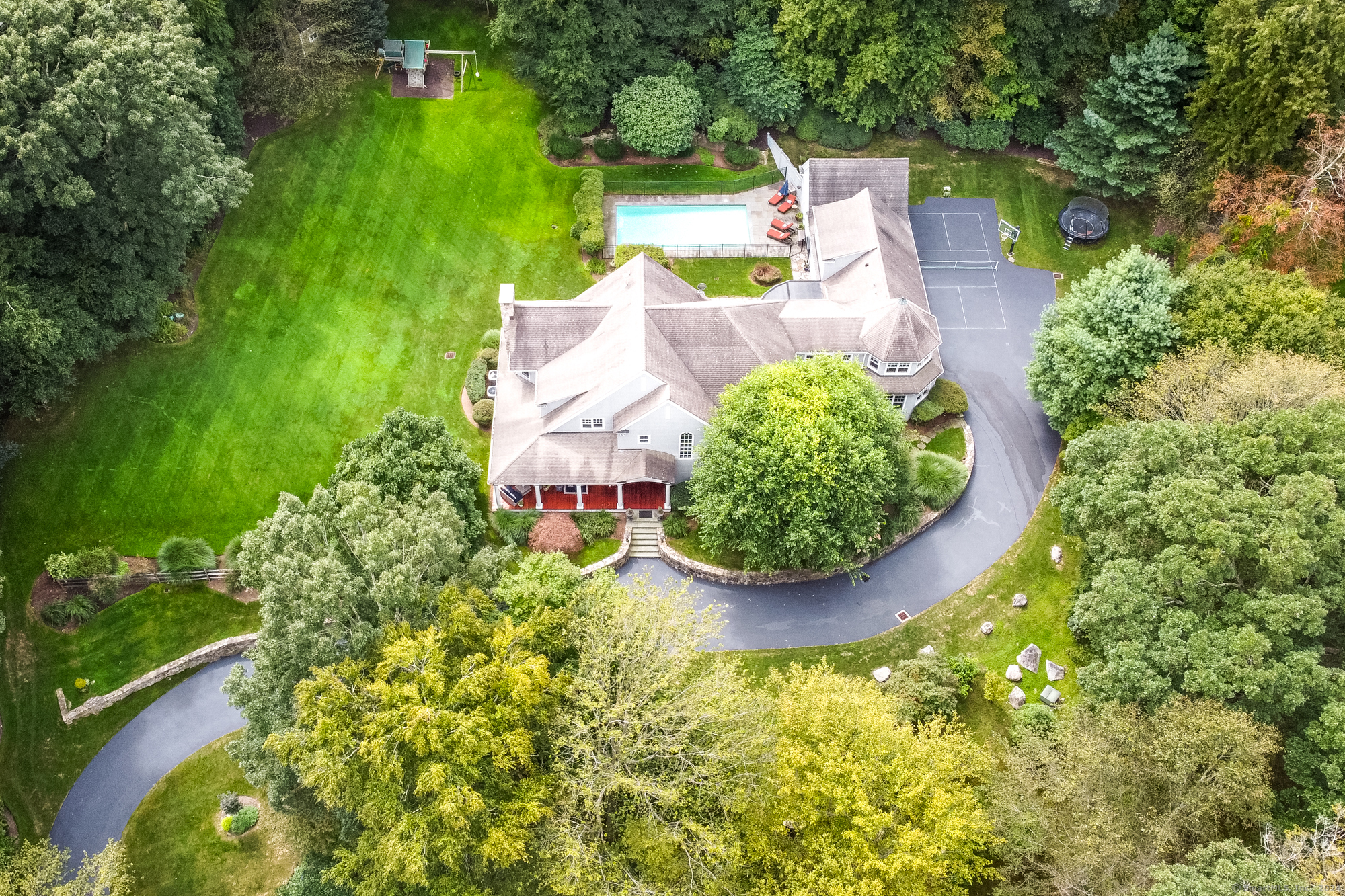 Property Photo:  6 Winthrop Hills  CT 06883 