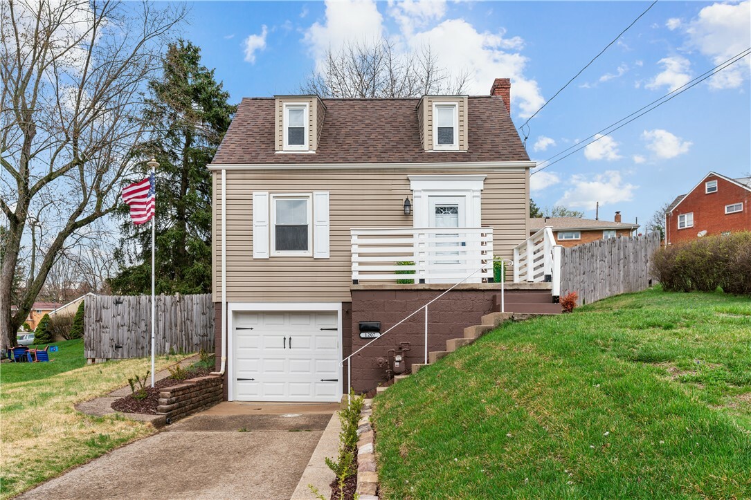 Property Photo: 1207 Cloverfield Drive PA 15227
