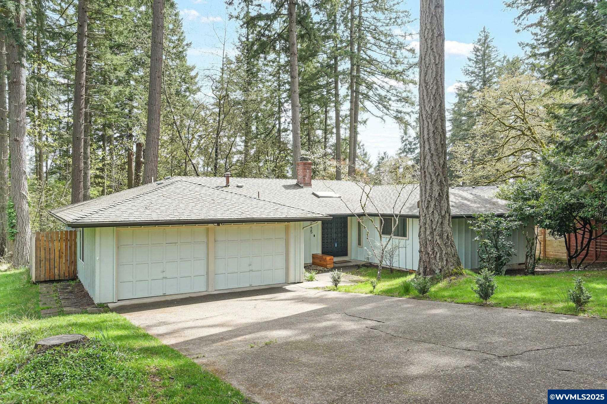Property Photo:  2225 NW Estaview Cir  OR 97330 