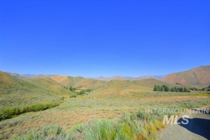 Property Photo: 102 Coeur D'Alene Dr. ID 83333