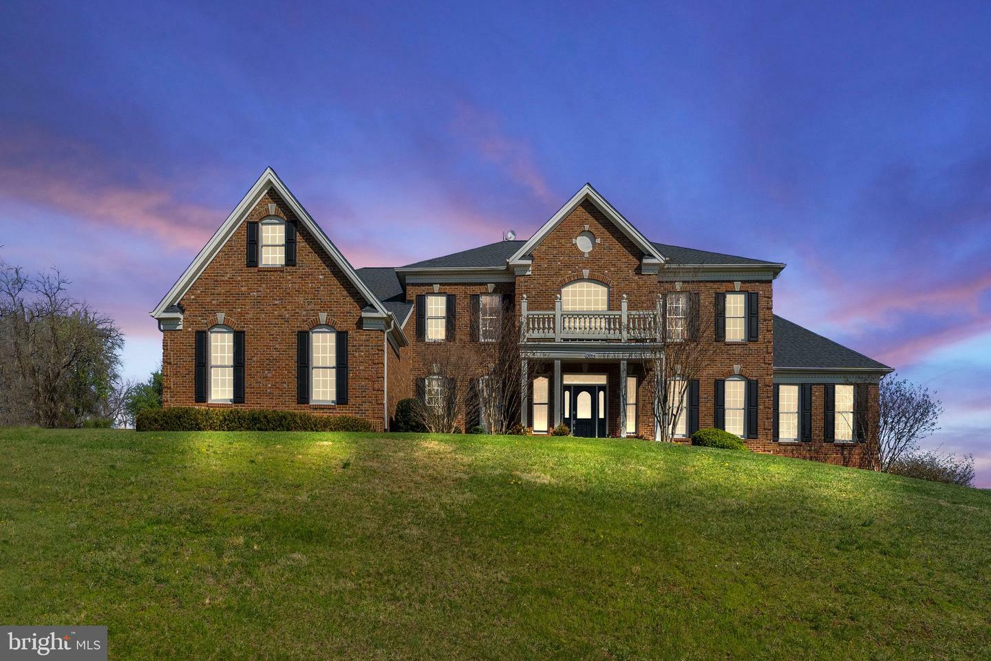 Property Photo: 15064 Barlow Drive VA 20197