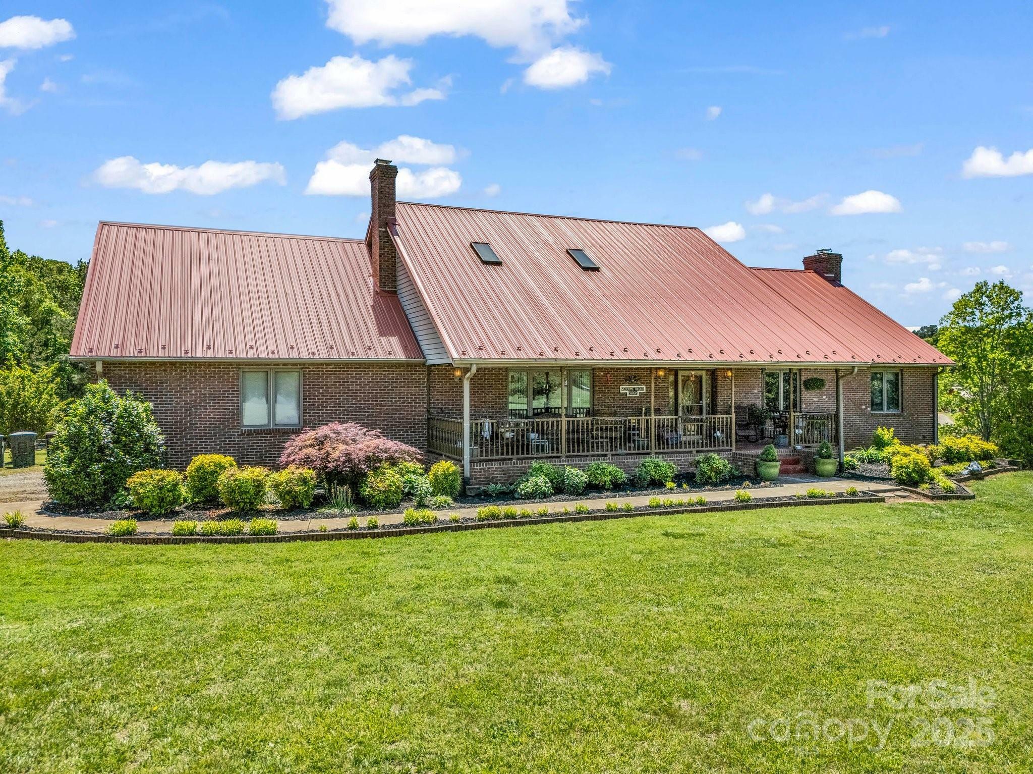 Property Photo: 2251 Old Applewood Lane 9 NC 28080