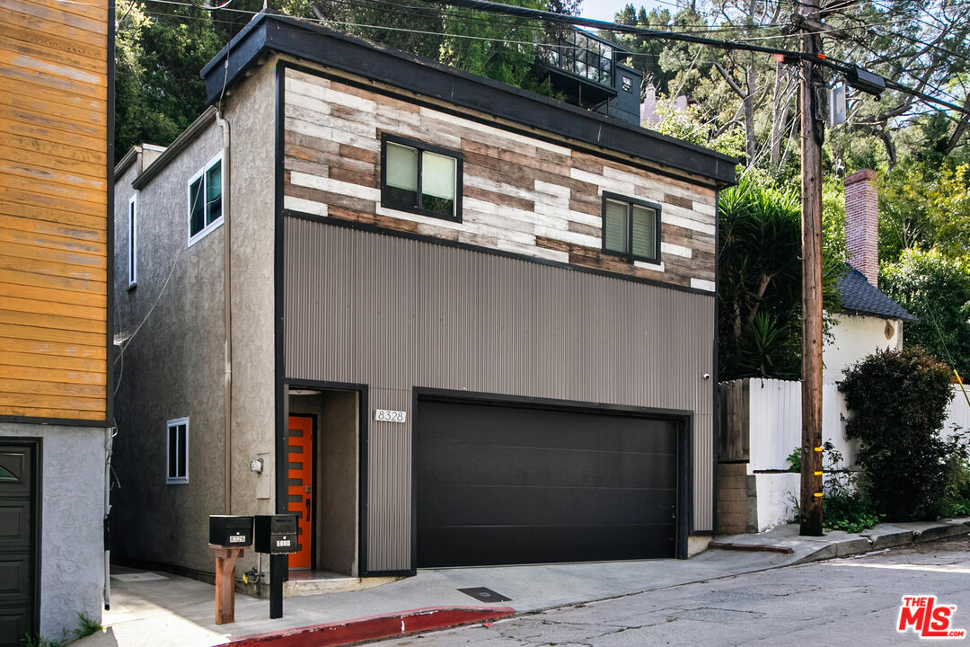 Property Photo: 8328 Kirkwood Dr CA 90046
