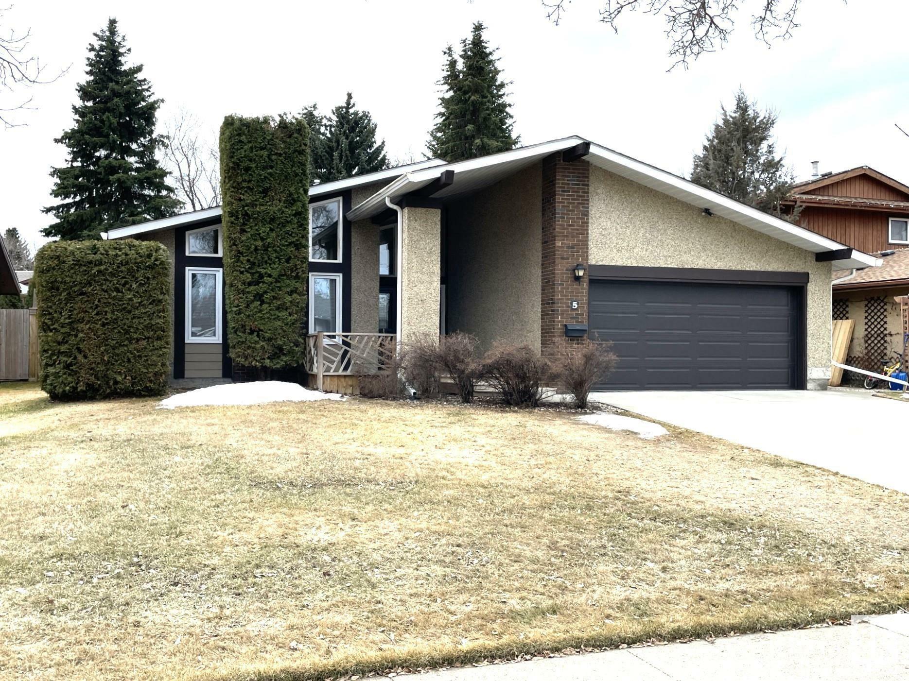 Property Photo: 5 Anita Crescent AB T8N 2W3