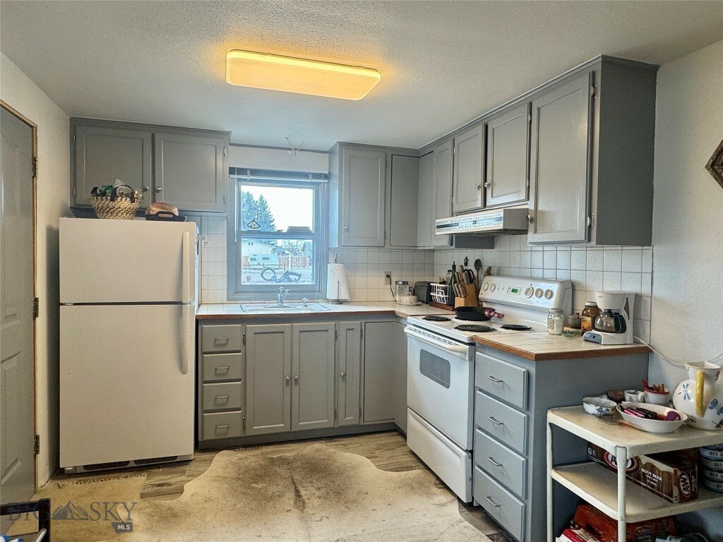 Property Photo: 1101 E Glendale Street MT 59725
