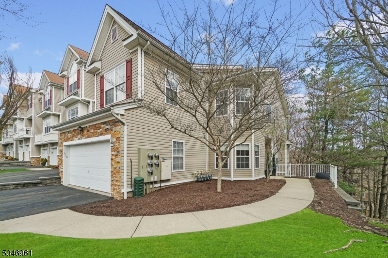 Property Photo: 1510 Vista Ter 1510 NJ 07442