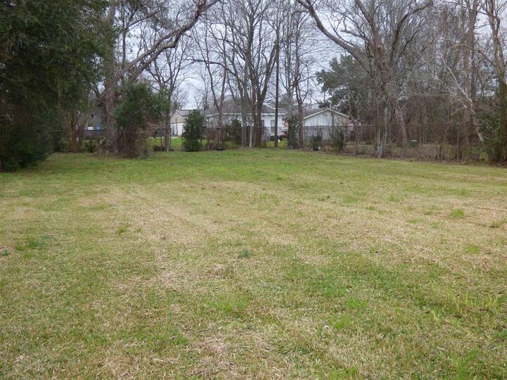 Property Photo:  936 Dunbar Avenue  TX 77640 