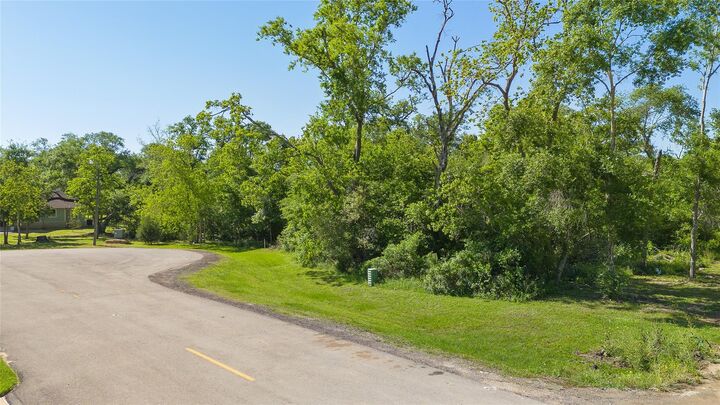 Property Photo: 104 Legend Lane TX 77515