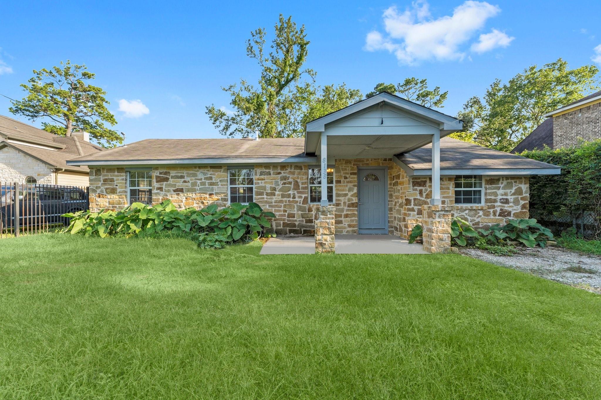 Property Photo: 8138 Oak Knoll Lane TX 77028