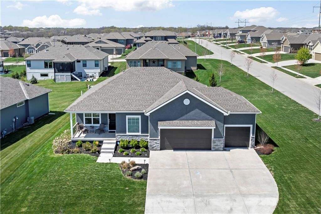 Property Photo: 18904 Redbud Lane KS 66083