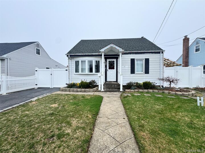 315 Cedar Court  Copiague NY 11726 photo