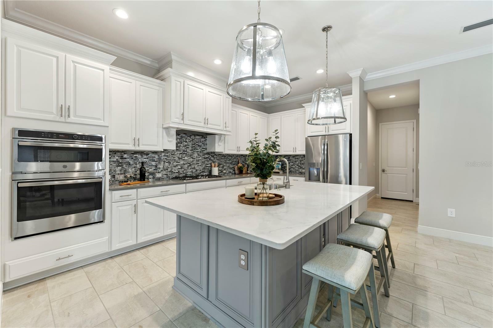 Property Photo: 716 Manns Harbor Drive FL 33572