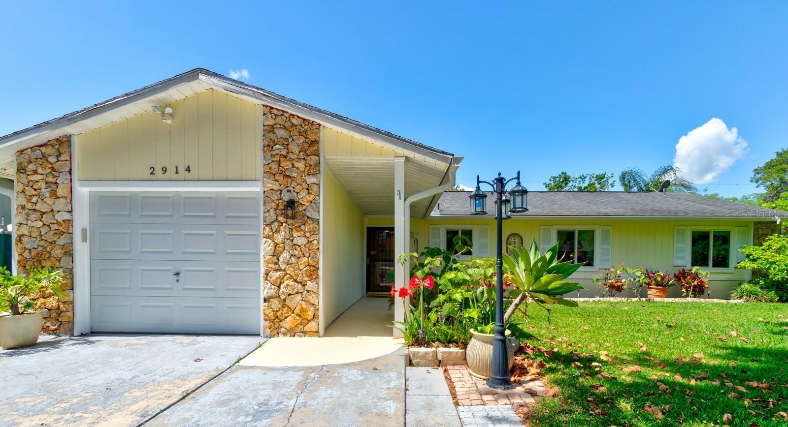 Property Photo: 2914 Sabal Palm Drive FL 32141