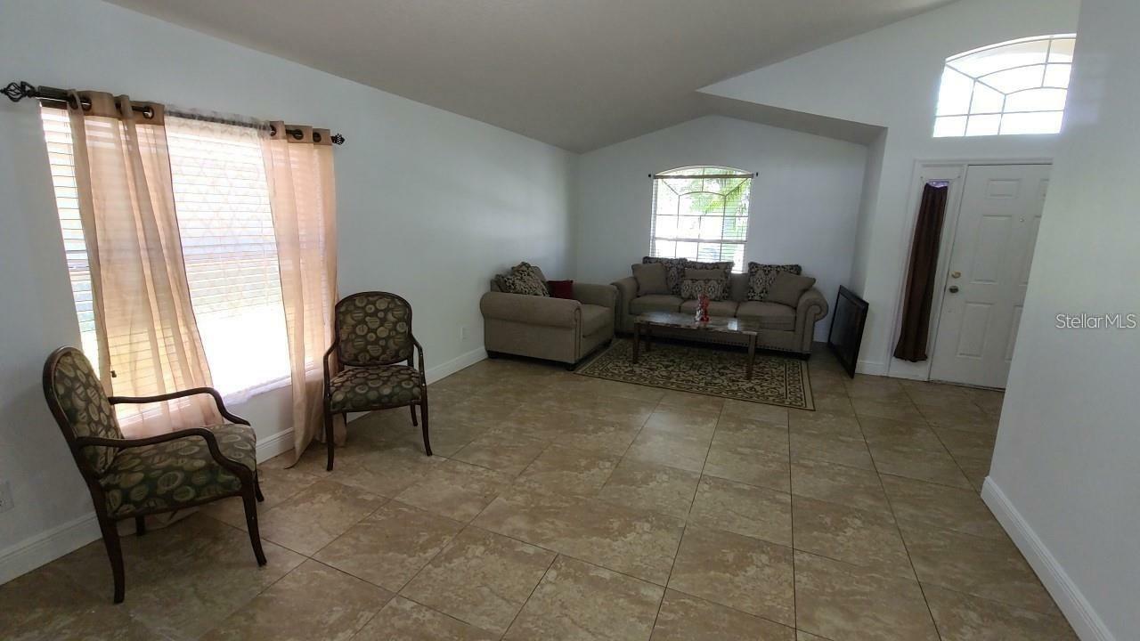 Property Photo: 4102 Longworth Loop FL 34744