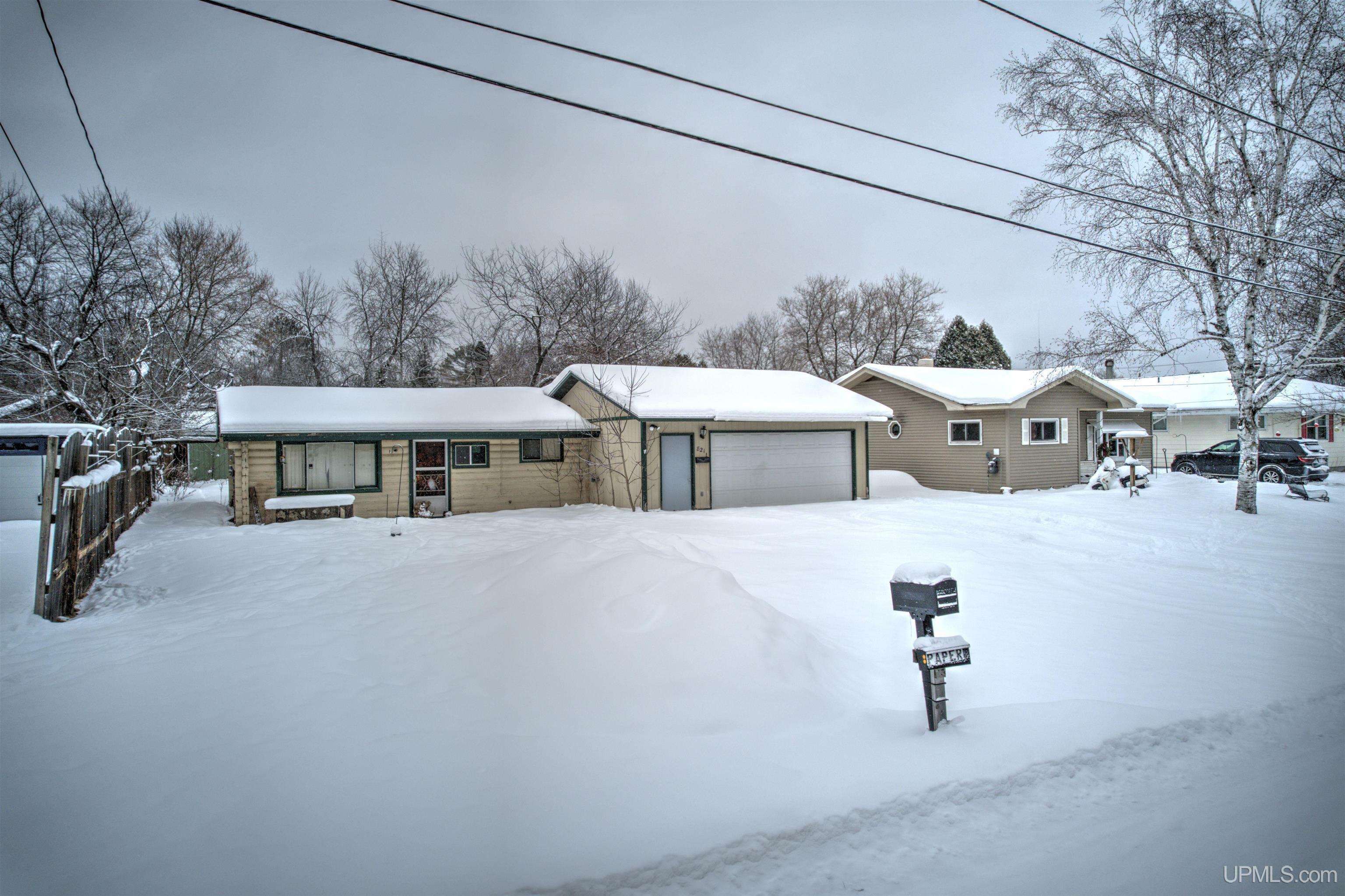Property Photo:  821 Lakeside Avenue  MI 49946 