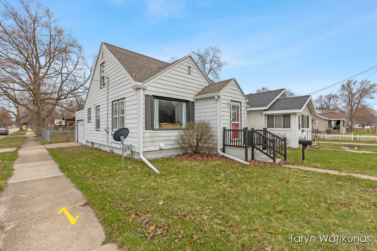 Property Photo: 1193 E Apple Avenue MI 49442