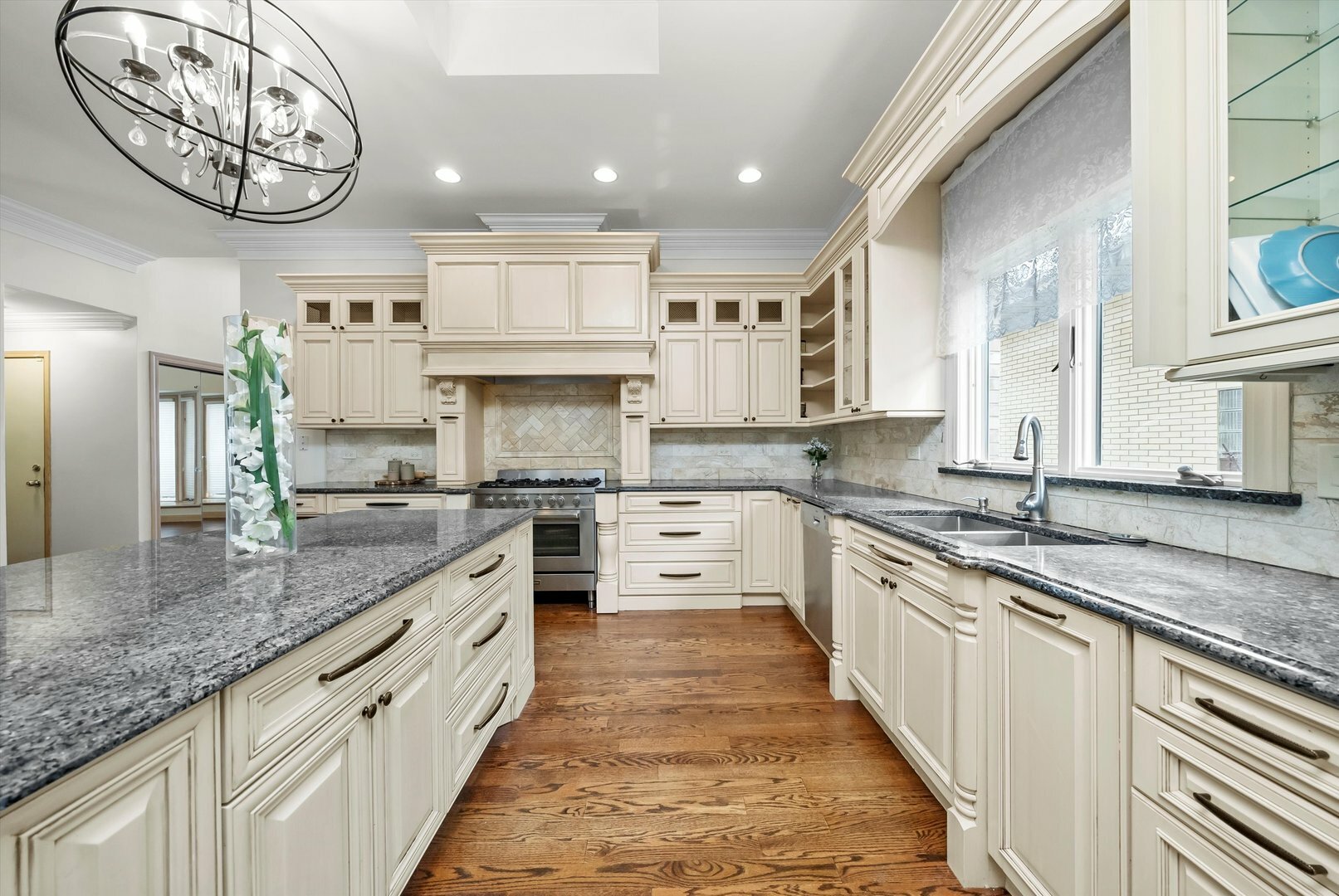 Property Photo: 9528 S Kolmar Avenue IL 60453