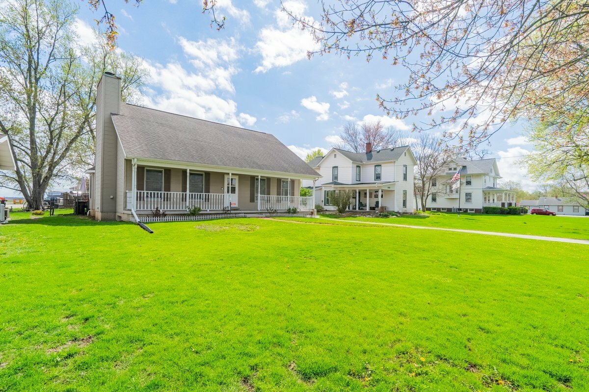 505 E Cole Street  Heyworth IL 61745 photo