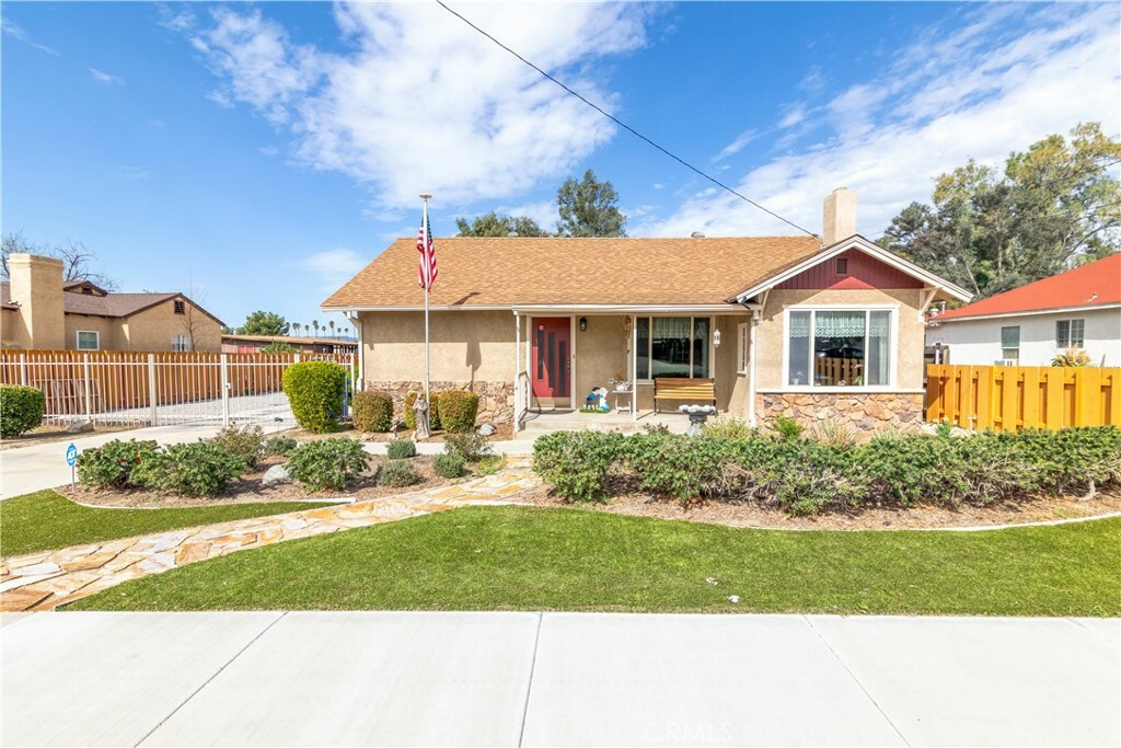 Property Photo: 250 N Wateka Street CA 92583