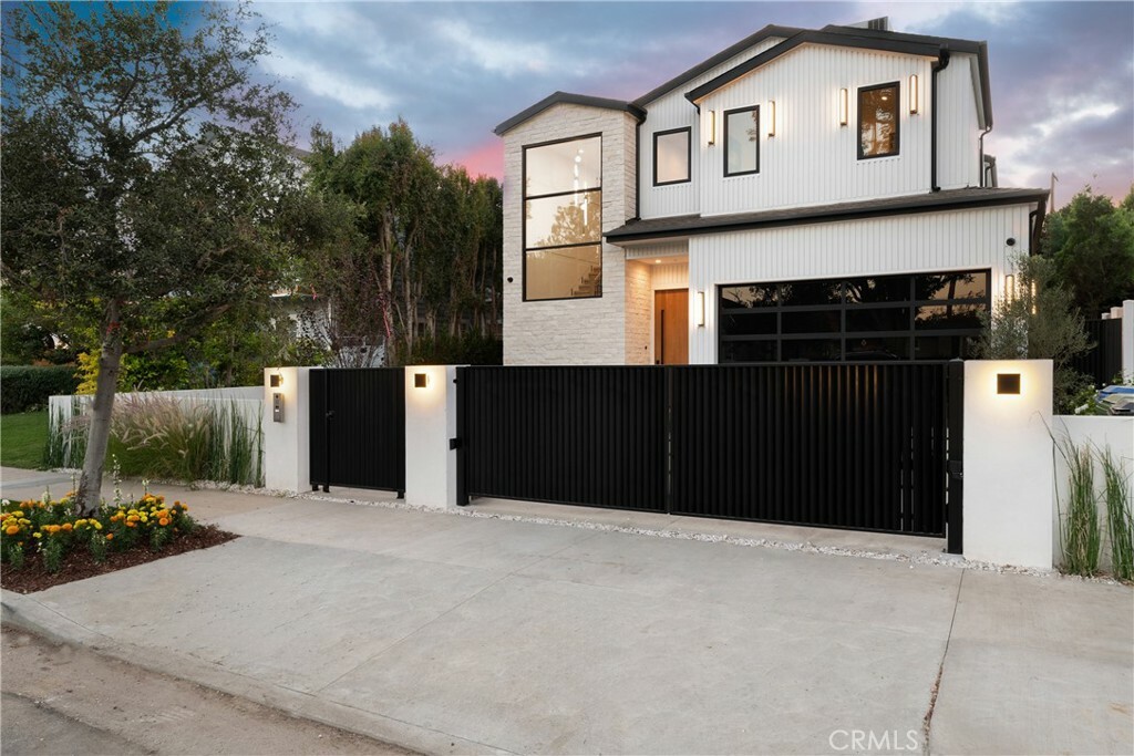 Property Photo: 4219 Bakman Avenue CA 91602