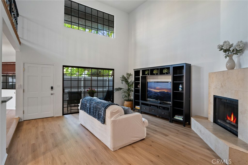 Property Photo:  2021 Carnegie Lane 3  CA 90278 