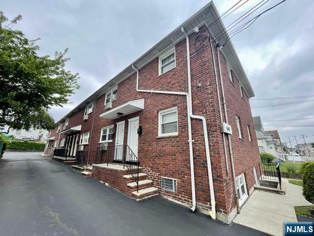 Property Photo:  40 Stuyvesant Avenue 10  NJ 07071 